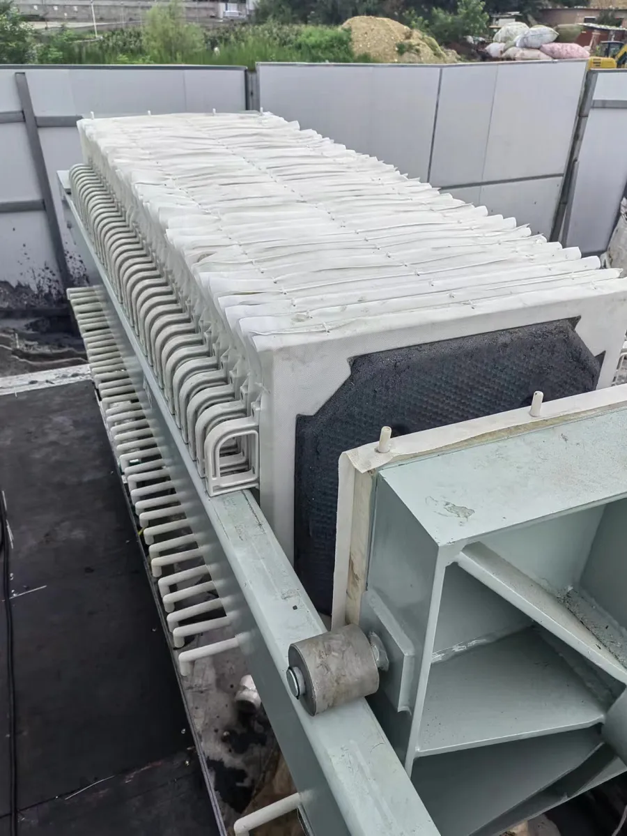 液压自动保压压滤机处理汽车保险杠废水泥饼效果