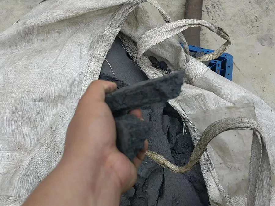 （液压自动保压压滤机处理汽车保险杠废水——泥饼效果）